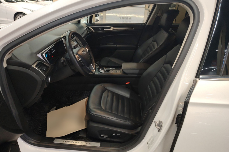 福特 蒙迪欧 2017款 改款 EcoBoost 180 豪华型中控内饰19