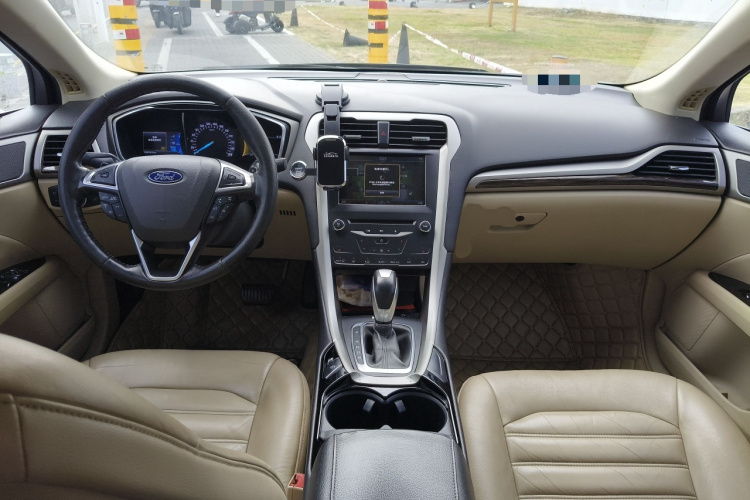 福特 蒙迪欧 2013款 2.0L GTDi200豪华型中控内饰12