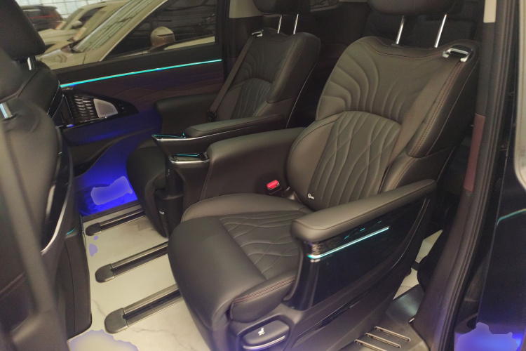 广汽传祺 传祺M8 2024款 大师系列 400T 至尊版中控内饰21