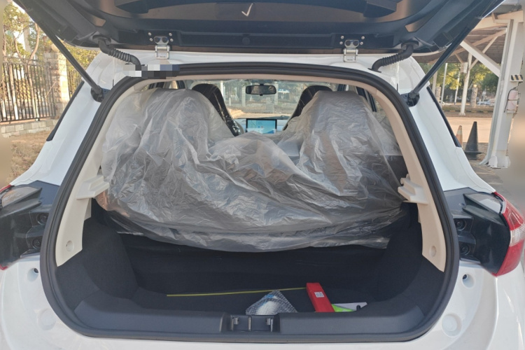 江铃集团新能源 易至EV3 2025款 Plus 330KM豪华型中控内饰23