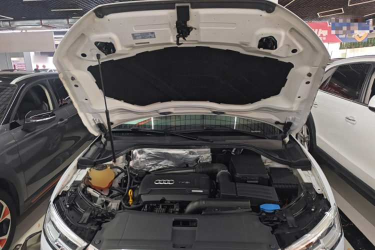 奥迪Q3 2018款 30周年年型 35 TFSI 时尚型机舱底盘24