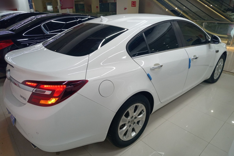 别克 君威 2015款 1.6T 精英技术型车身外观7