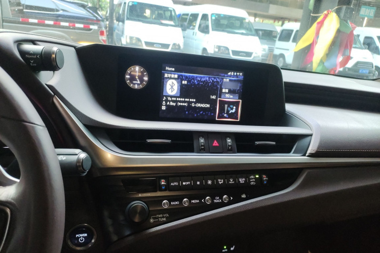 雷克萨斯ES 2018款 300h 卓越版 国V局部细节16