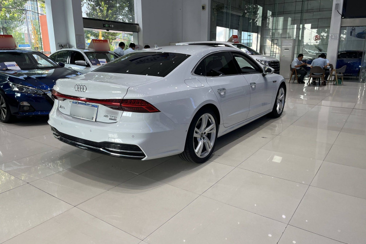奥迪A7L 2024款 45TFSI quattro S-line 见远型 流晶套装车身外观6005