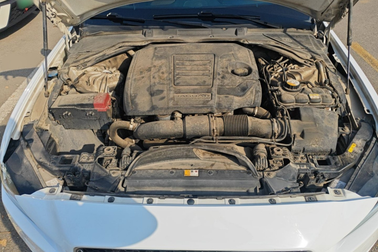 捷豹XEL 2018款 2.0T 250PS 尊享版机舱底盘24