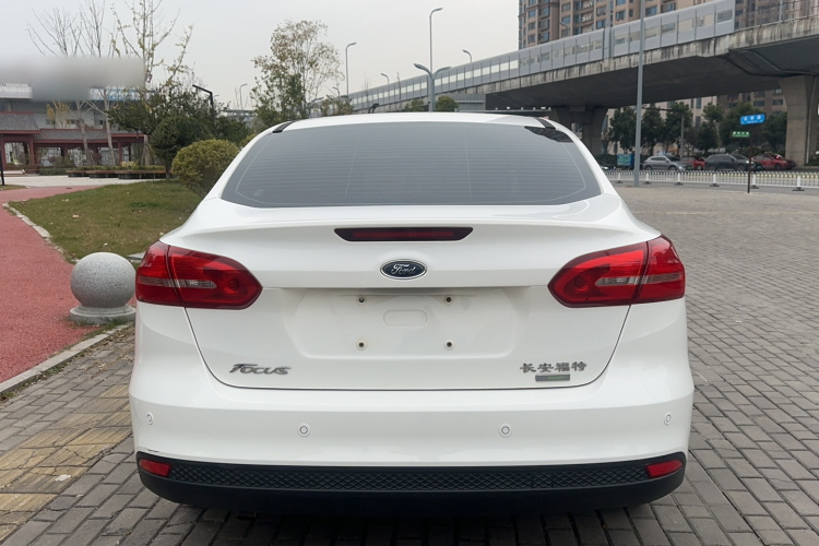 福特 福克斯 2015款 三厢 EcoBoost 125 自动超能风尚型车身外观6005