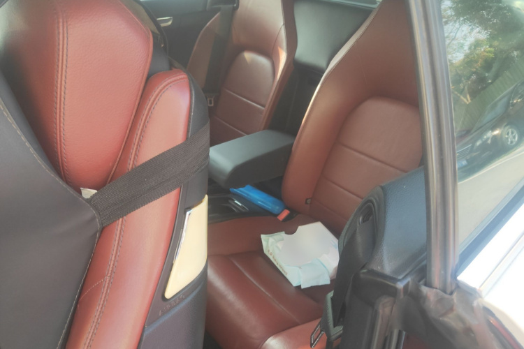 奔驰E级(进口) 2010款 E 260 CGI 敞篷版中控内饰21