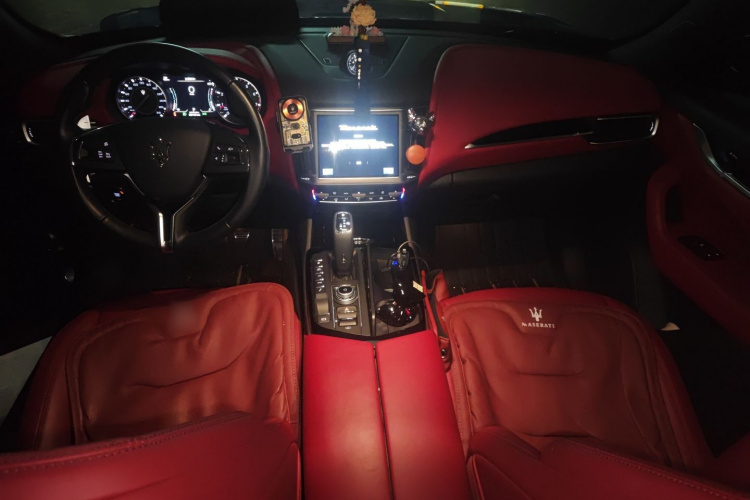 玛莎拉蒂 Levante 2022款 2.0T GT锋芒版中控内饰12