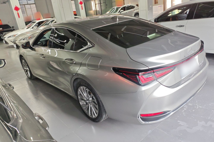 雷克萨斯ES 2025款 200 臻享版车身外观4