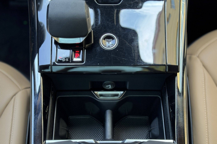 路虎 揽胜运动版 2024款 400PS Dynamic SE局部细节18