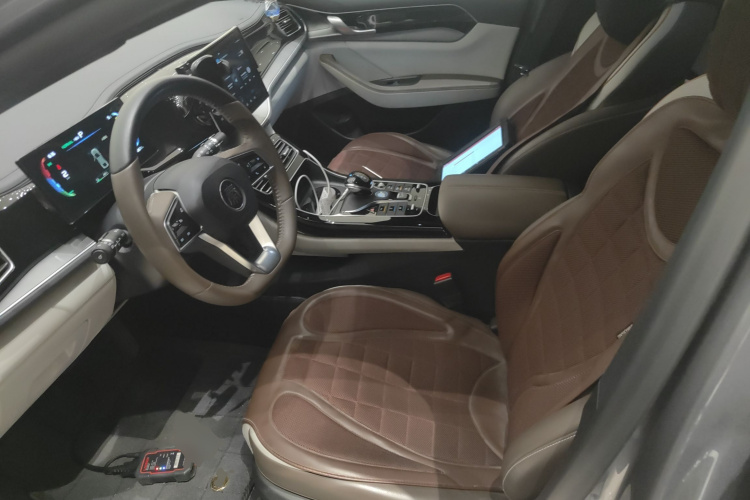 比亚迪 秦PLUS 2024款 荣耀版 DM-i 120KM领先型中控内饰19