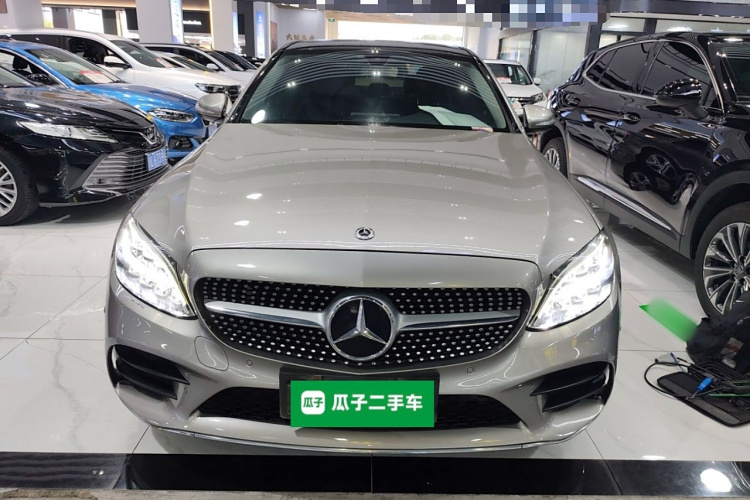 奔驰C级 2019款 改款 C 260 L 运动版车身外观2