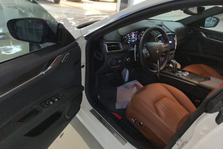玛莎拉蒂 Ghibli 2023款 2.0T GT中控内饰20