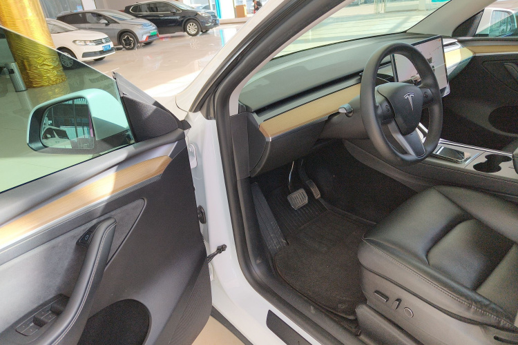 特斯拉 Model Y 2022款 改款 后轮驱动版中控内饰20