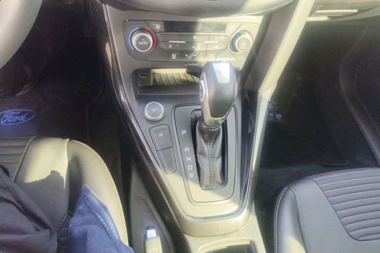 福特 福克斯 2018款 两厢经典 EcoBoost 180 自动精英型局部细节18