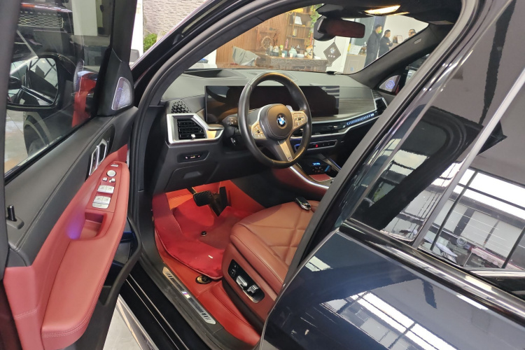 宝马X5 2023款 xDrive 40Li M运动曜夜套装中控内饰7003