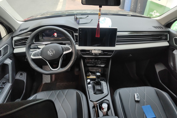 大众 途观L 2025款 出众款 300TSI 自动两驱龙腾版中控内饰12