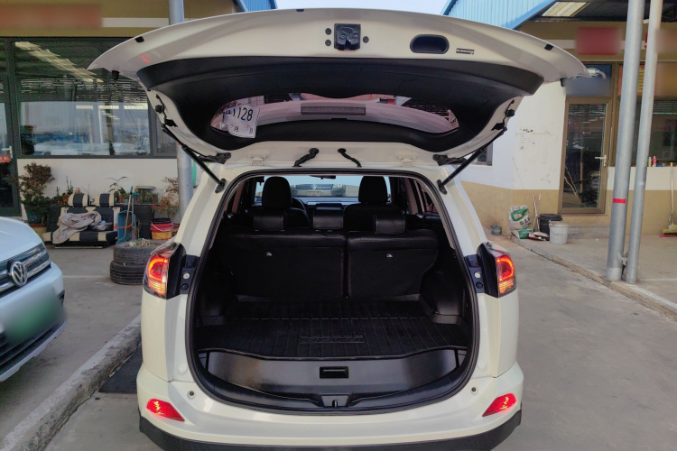 丰田 RAV4荣放 2019款 2.0L CVT两驱先锋版 国V机舱底盘23