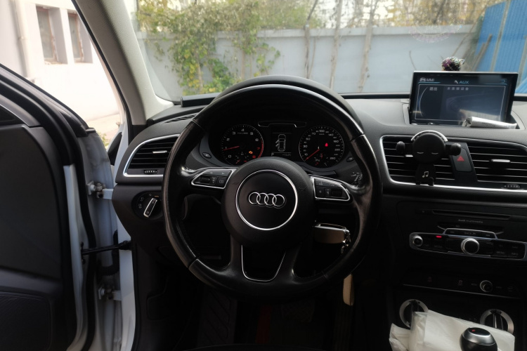 奥迪Q3 2013款 35 TFSI 舒适型中控内饰13