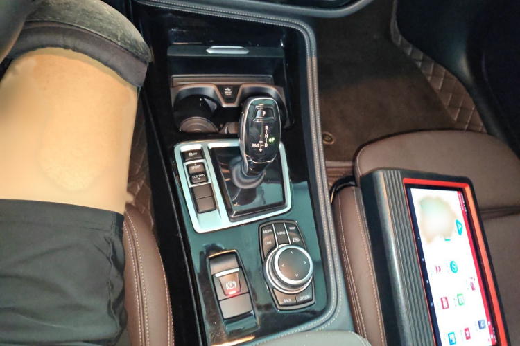 宝马1系 2021款 120i M运动曜夜版局部细节18