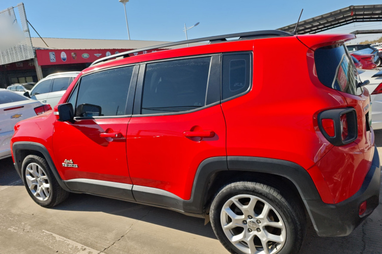 Jeep 自由侠 2016款 1.4T 自动劲能版车身外观4