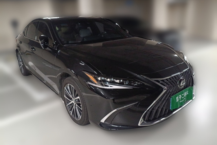 雷克萨斯ES 2022款 300h 臻享版车身外观3