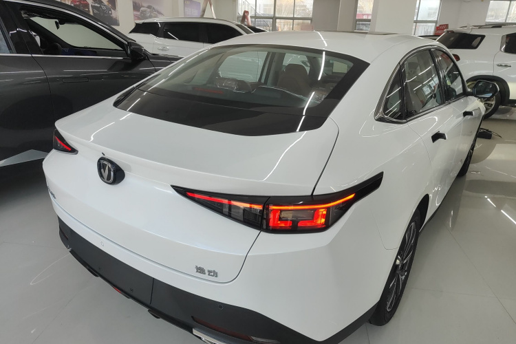 长安 逸动 2024款 1.5T GDI自动 旗舰型车身外观7