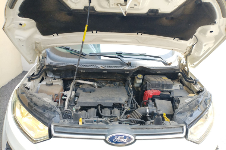 福特 翼搏 2013款 1.5L 手动风尚型机舱底盘24