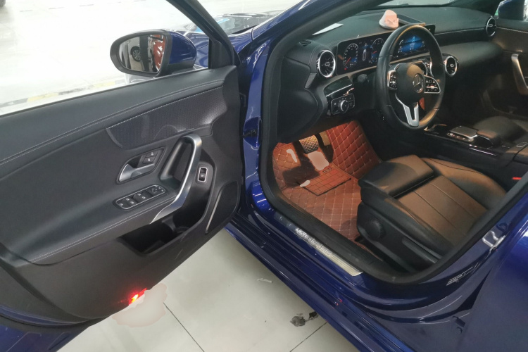 奔驰A级 2020款 改款 A 200 L 运动轿车动感型中控内饰20