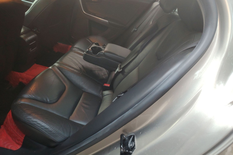 沃尔沃S60(进口) 2011款 2.0T 舒适版中控内饰21