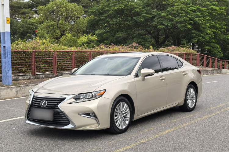 雷克萨斯ES 2015款 200 精英版车身外观1