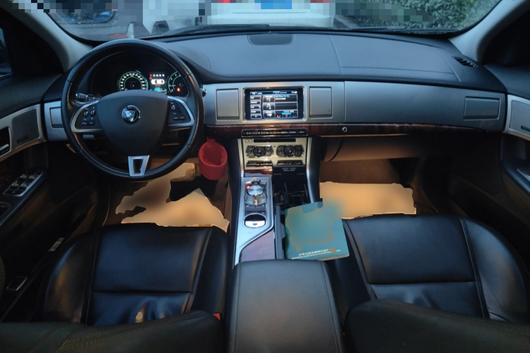捷豹XF 2015款 XF 2.0T 豪华版中控内饰7002