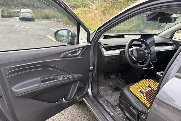 哪吒汽车 哪吒V 2022款 潮 400 Lite中控内饰7002