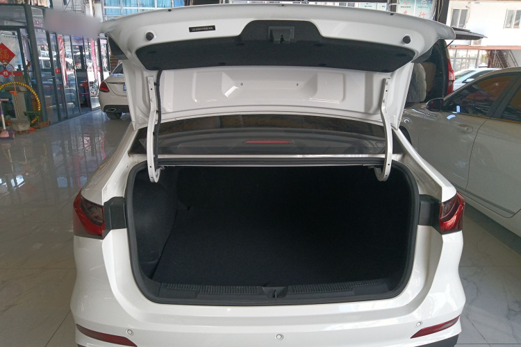 荣威i5 2023款 1.5L 手动舒享版机舱底盘23