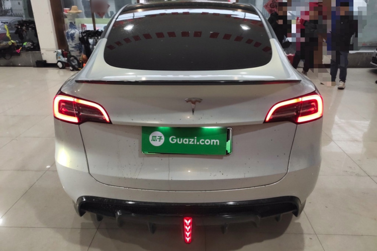 特斯拉 Model Y 2022款 改款 后轮驱动版车身外观6
