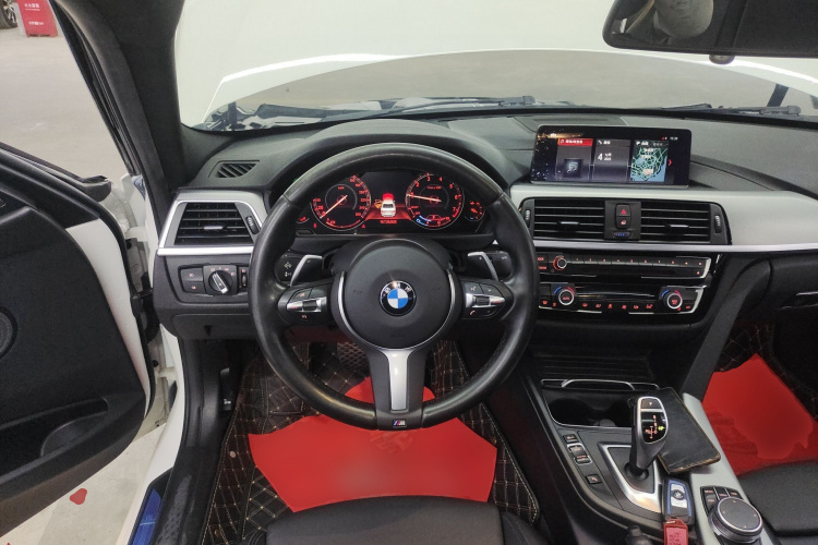 宝马3系 2019款 320i M运动曜夜版中控内饰13