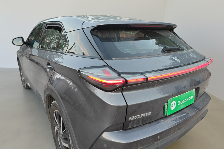 哪吒汽车 哪吒U 2022款 Pro 400 畅行版车身外观5