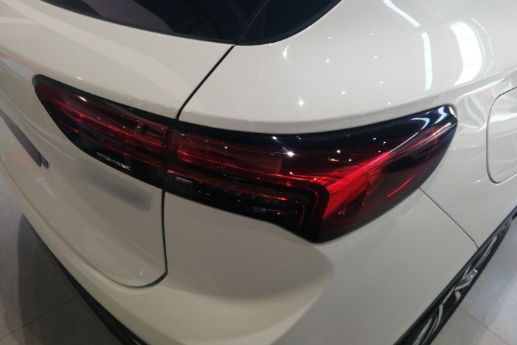 别克 2022款 改款 昂科威S 552T 两驱豪华型车身外观9