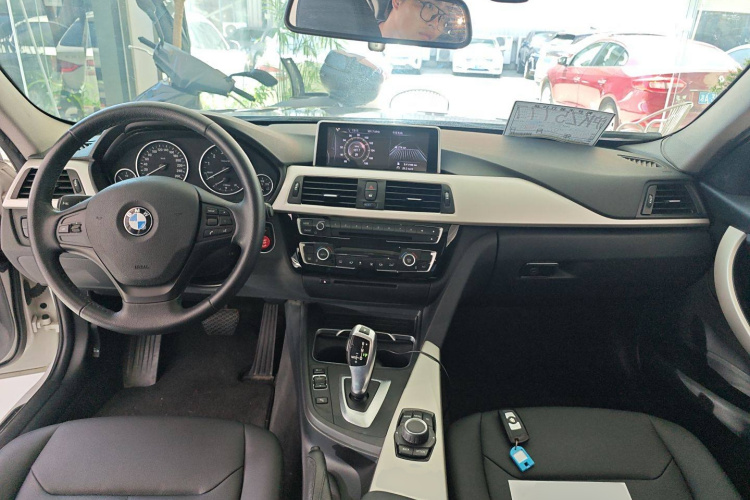 宝马3系 2016款 320Li 进取型中控内饰12
