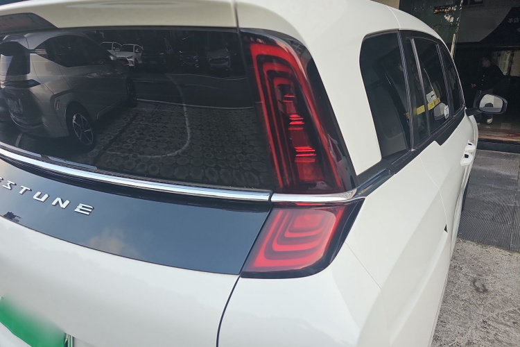 奔腾NAT 2023款 PRO 舒享出行换电版 401km车身外观6006