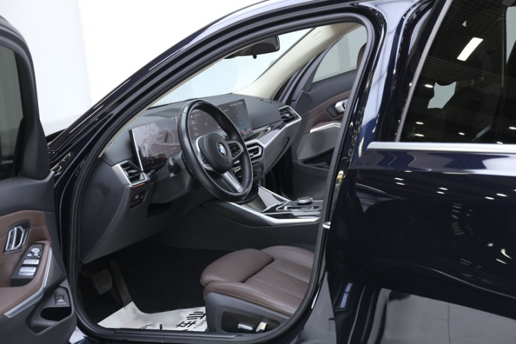 宝马3系 2023款 325Li M运动套装中控内饰7003