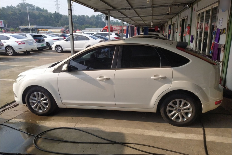 福特 福克斯 2013款 两厢经典 1.8L 自动百万纪念版车身外观4