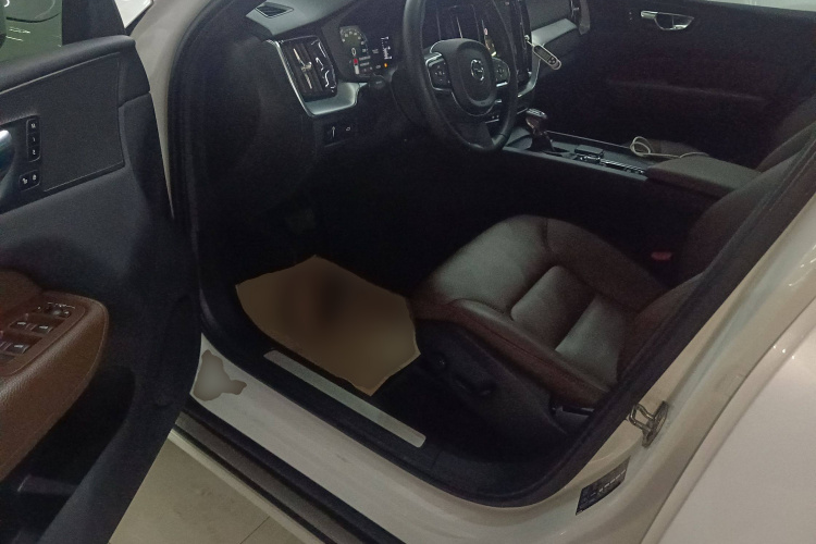 沃尔沃XC60 2021款 T5 四驱智逸豪华版中控内饰7003