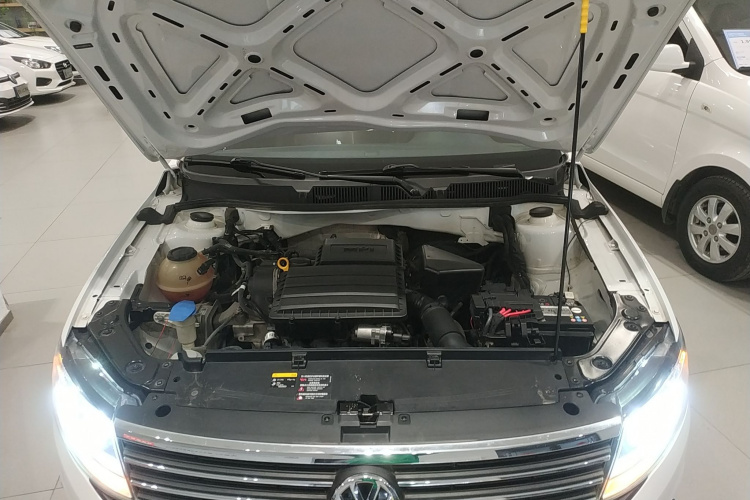 大众 2019款 朗逸启航 1.5L 手动风尚版 国VI机舱底盘24