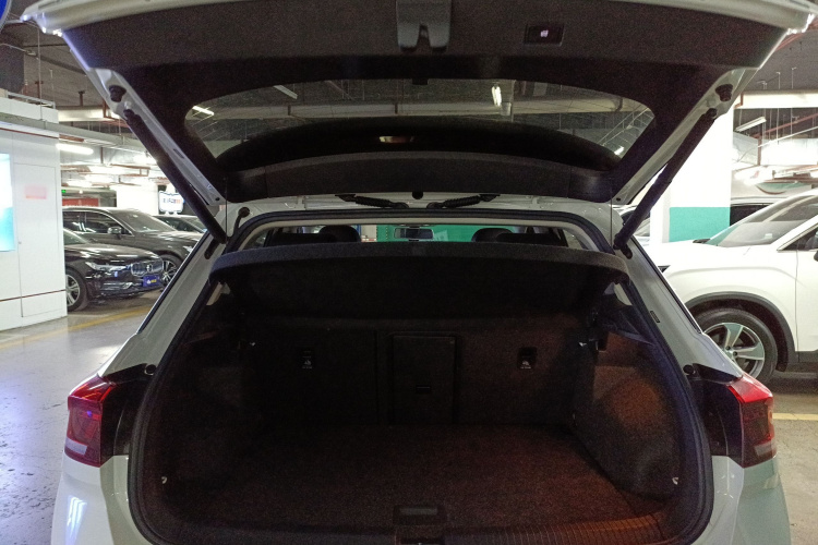 大众 T-ROC探歌 2019款 280TSI DSG两驱舒适型 国VI机舱底盘23