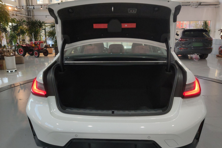 宝马3系 2025款 325Li M运动套装机舱底盘23