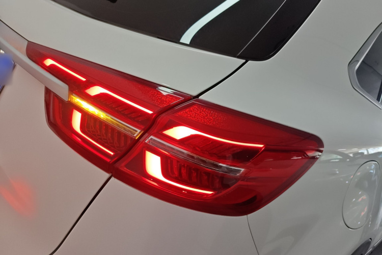 红旗HS5 2019款 2.0T 智联旗享四驱版车身外观6006