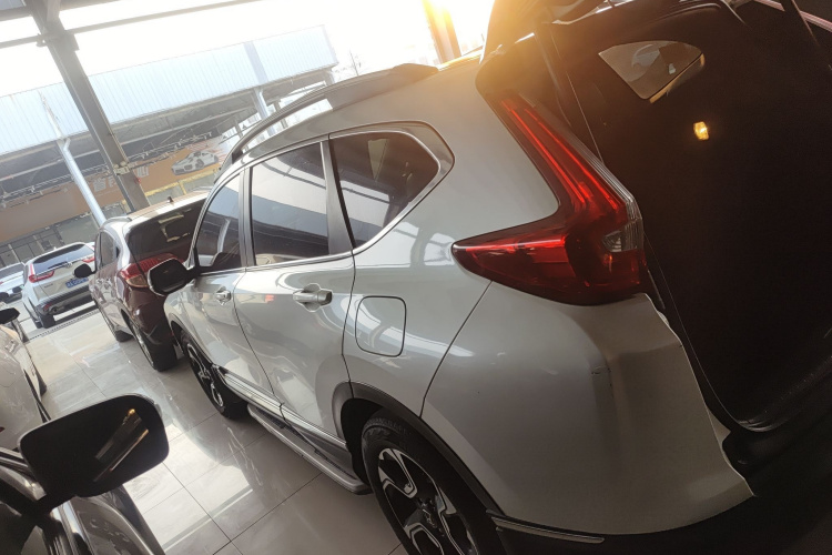 本田CR-V 2019款 240TURBO CVT四驱尊贵版 国V车身外观4