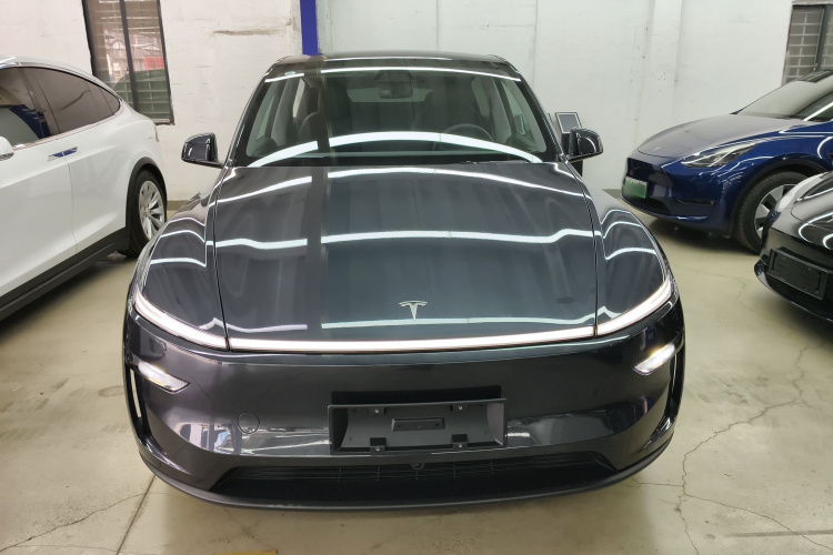 特斯拉 Model Y 2025款 后轮驱动版车身外观2