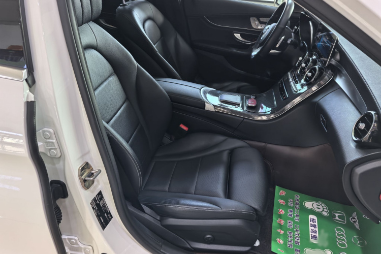 奔驰C级 2020款 C 260 L 运动版中控内饰7007